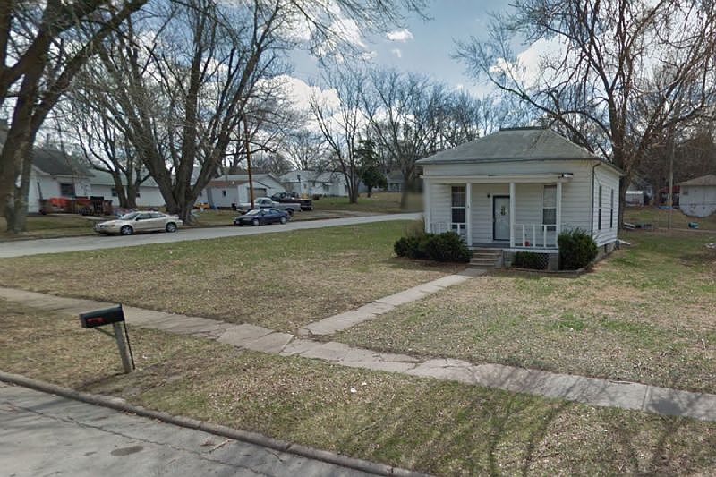 2nd image of 200 W Lowell Ave