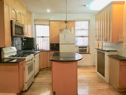 Rented by In Haus LLC | media 14