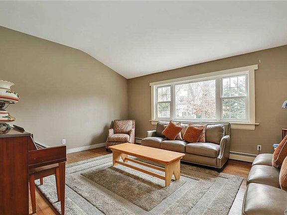42 Sejon Dr Sayville Ny 11782 Zillow