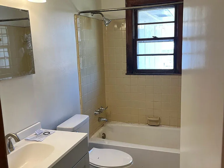 502 Grace St S — Photo 8