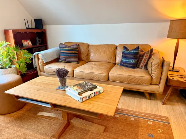 (undisclosed Address), Thomaston, ME 04861