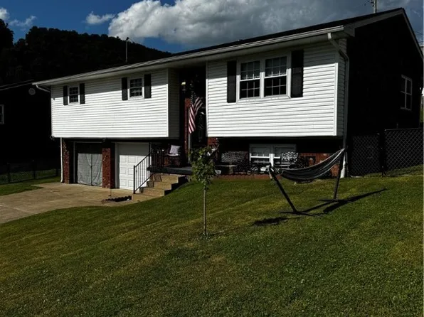 30 Hickory Ln, Madison, WV 25130