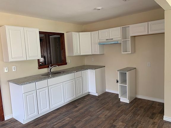 3rd image of 2115 W 10th St