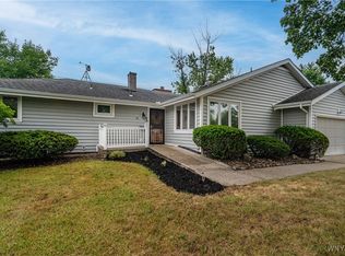 43 Delamere Rd, Williamsville, NY 14221