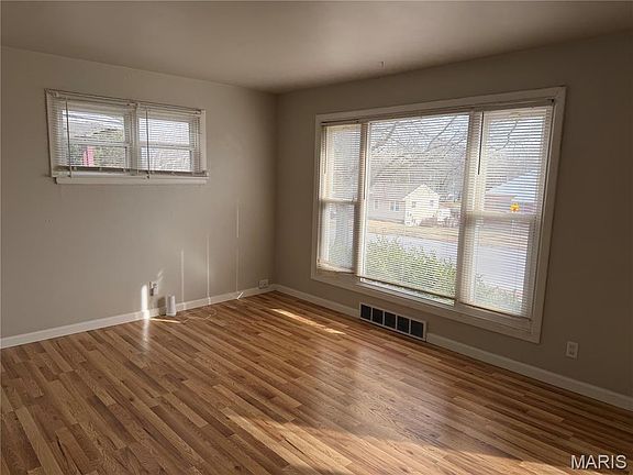 3rd image of 6245 Evergreen Blvd
