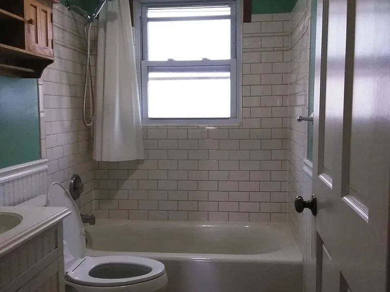 3861 Edgemoor Pl NE #UPPER — Photo 2