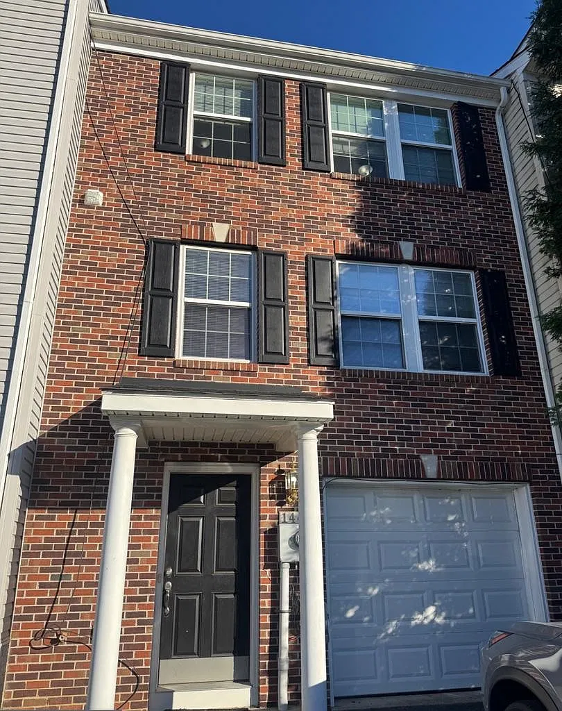 3 bed, 2.5 bath, 1800 sqft, $1,750 — Photo 1