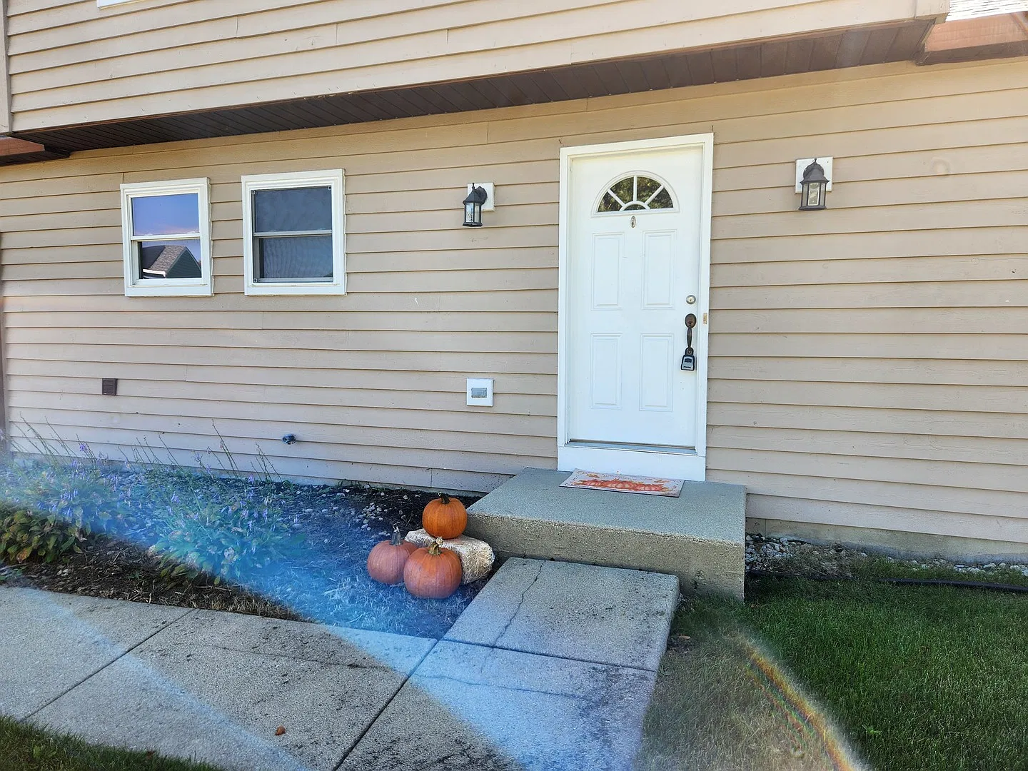 3 bed, 1.5 bath, 1320 sqft, $2,800 — Photo 2