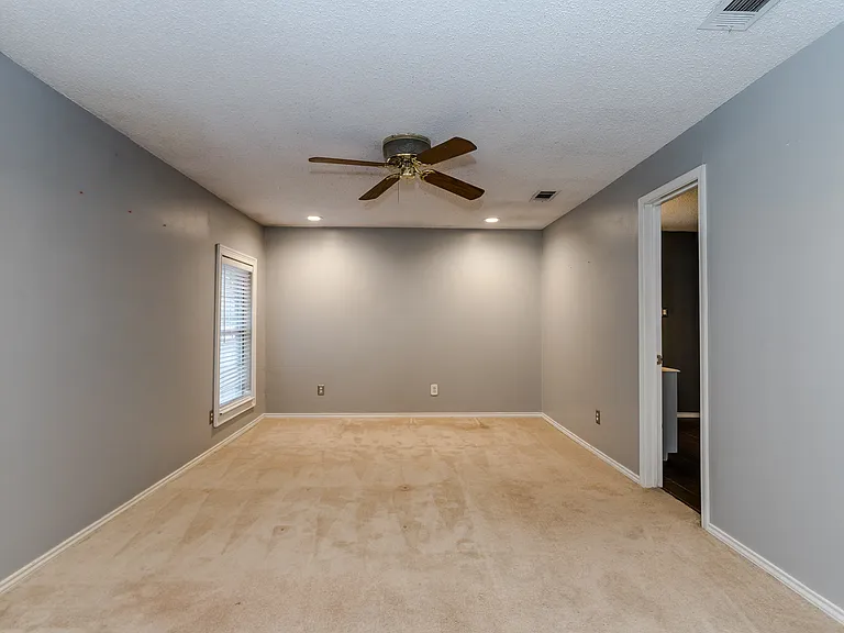 2517 Rosewood Dr — Photo 24