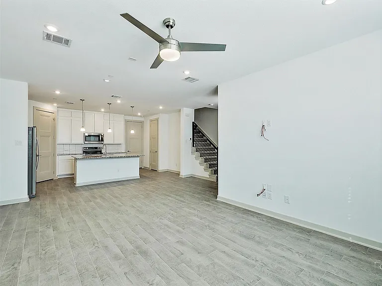 563 Eiseley Dr — Photo 6
