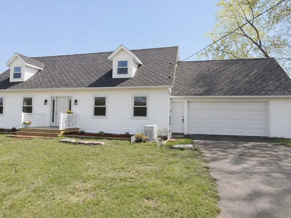 451 27th St, Allegan, MI 49010