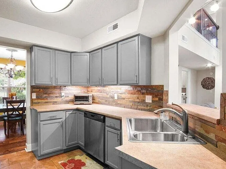 401 N Village Cir — Photo 9