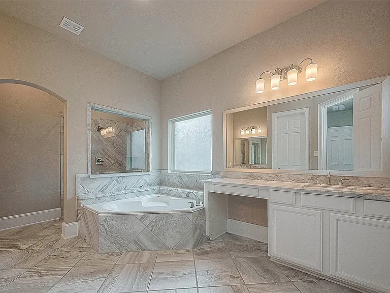 115 N Winter Sunrise Cir — Photo 24