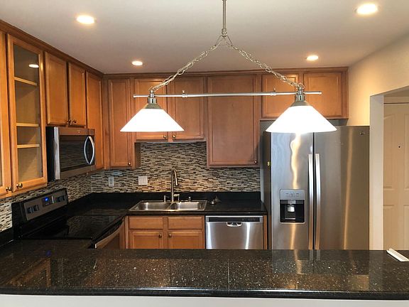 4th image of 3030 Suncrest Dr Unit 403