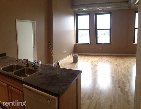 4th image of 4015 N Milwaukee Ave Unit 502