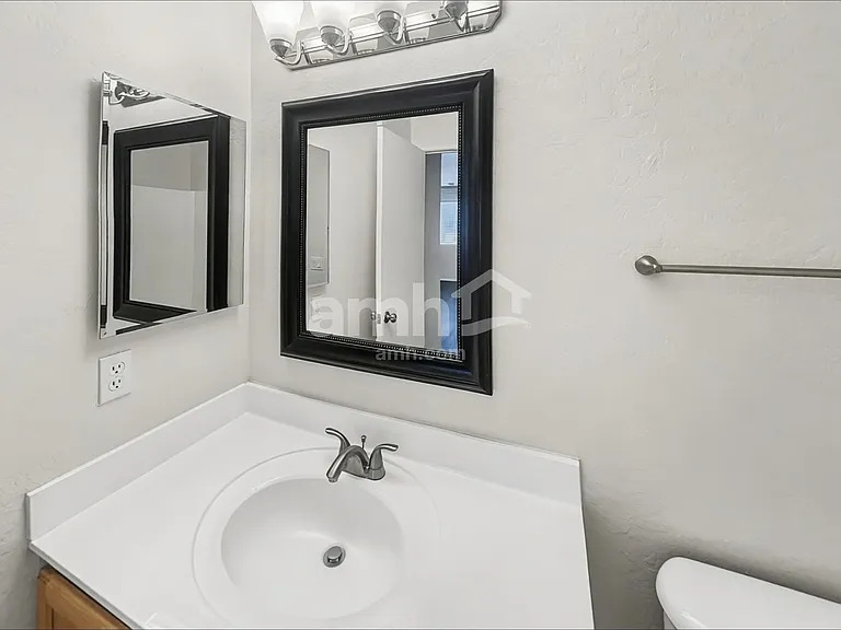 15872 W Adams St — Photo 14