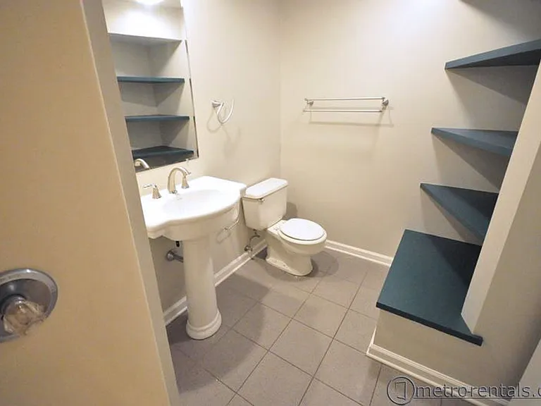 1237 Indianola Ave #A — Photo 8