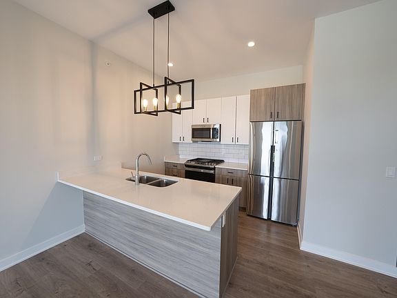 2nd image of 440 Green Bay Rd #308