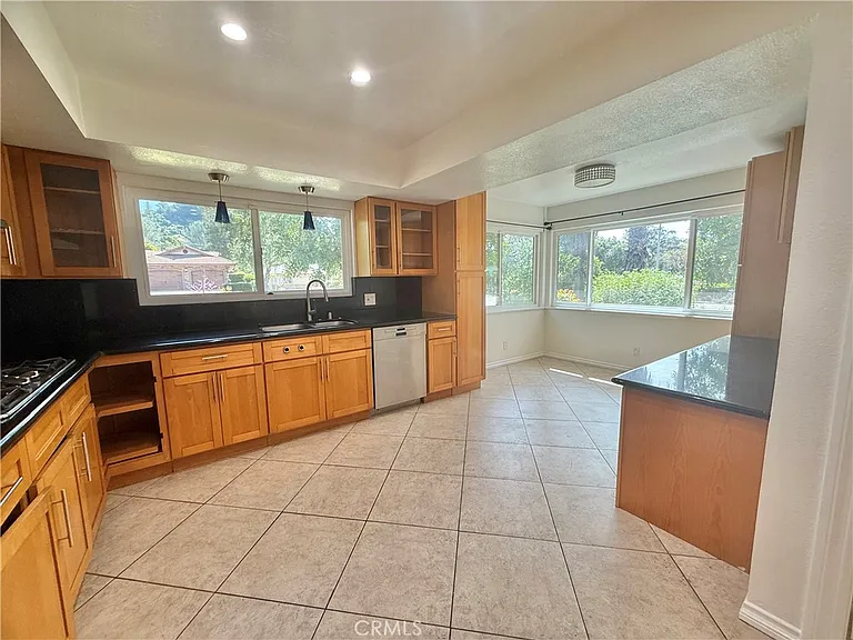 61 E Orange Grove Ave — Photo 28