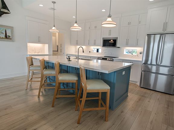 2nd image of 131 Mae Cir S