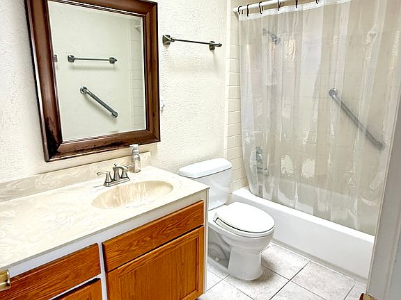 2nd image of 808 Balboa Ave #4