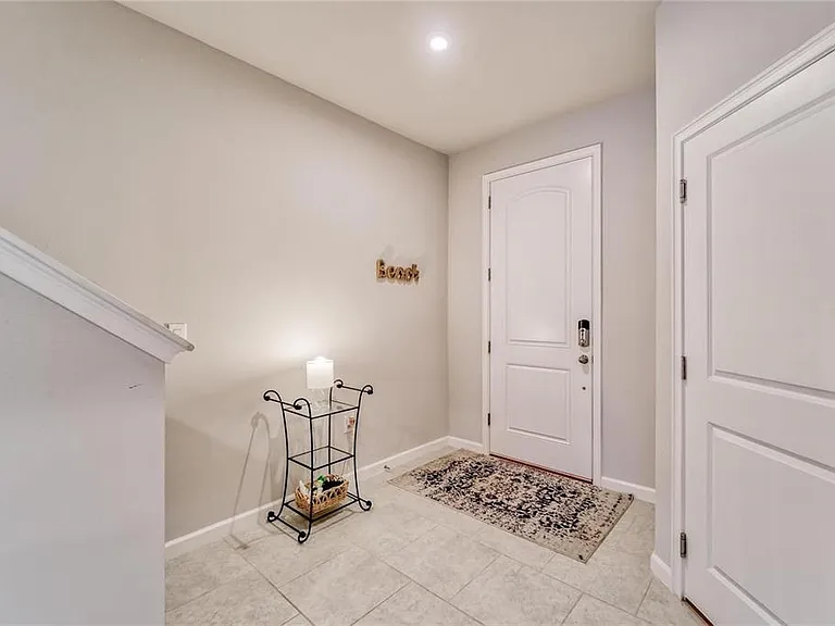 11540 Rolling Green Dr — Photo 4