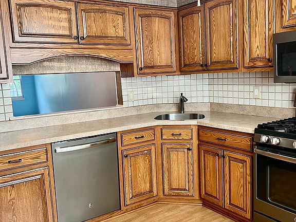 Eat-In Kitchen