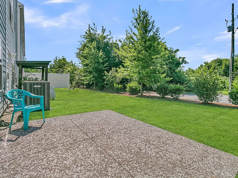 1247 Tice Ln — Photo 31