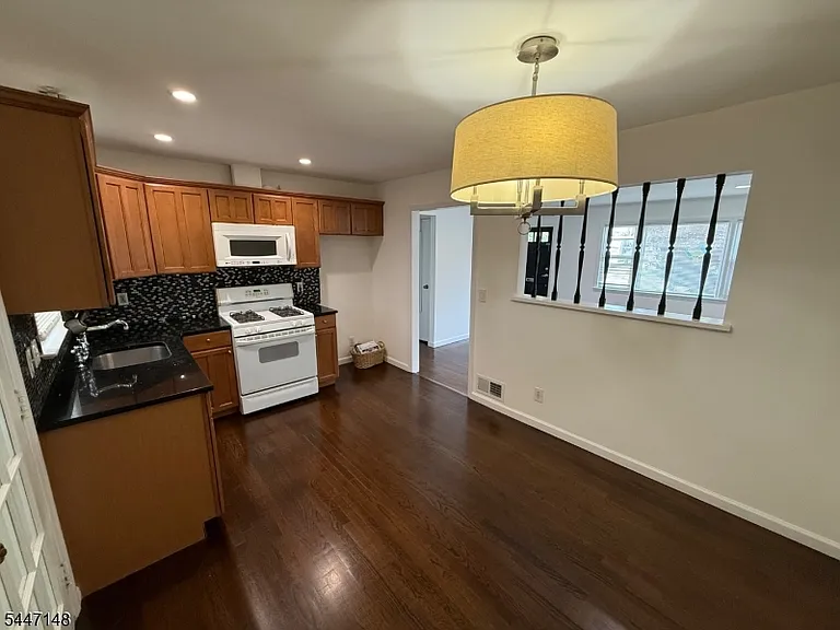 2514 Jackson Ave — Photo 3