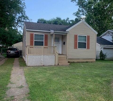 4th image of 241 E Elmwood St