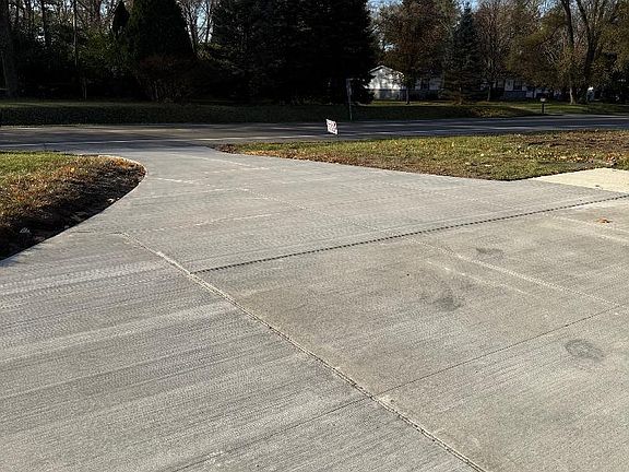 4th image of 25630 W Ten Mile Rd