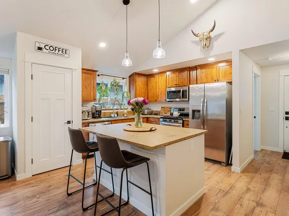 526 Nicholas Lee Dr, Medford, OR 97501