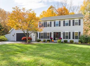 7 Morning Woods Ln, Rochester, NY 14625