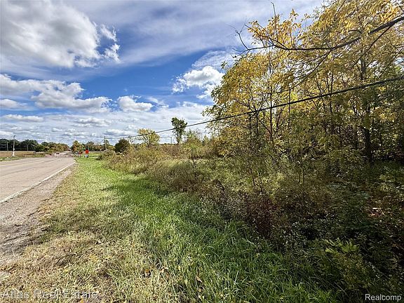 4th image of Vacant Linden Rd