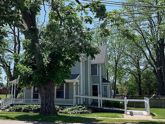 5th image of 107 N Lapeer St