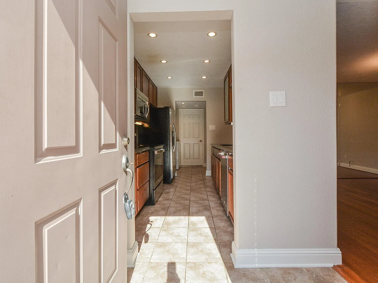 2 bed, 2.5 bath, 1274 sqft, $1,650 — Photo 4