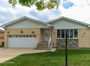 445 Courtesy Ln, Des Plaines, IL 60018