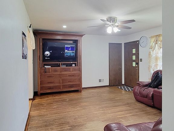 5th image of 416 E Cragmont Dr