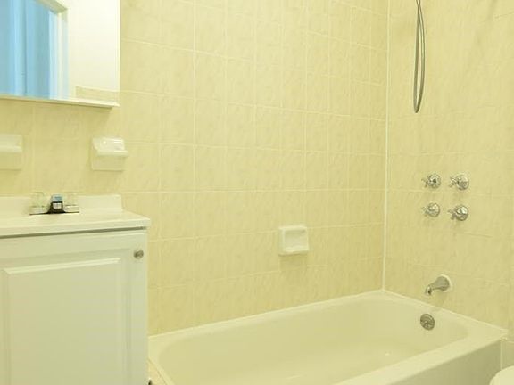 4th image of 407 E 77th St APT 1E