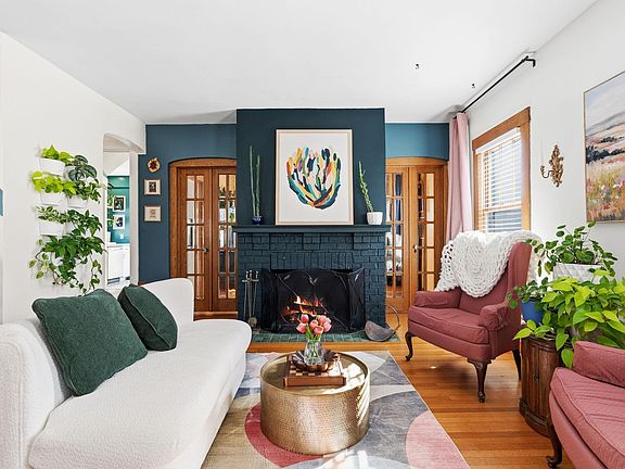3rd image of 709 W Oakdale Dr