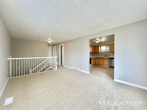 3rd image of 2001 W Caspian Pl