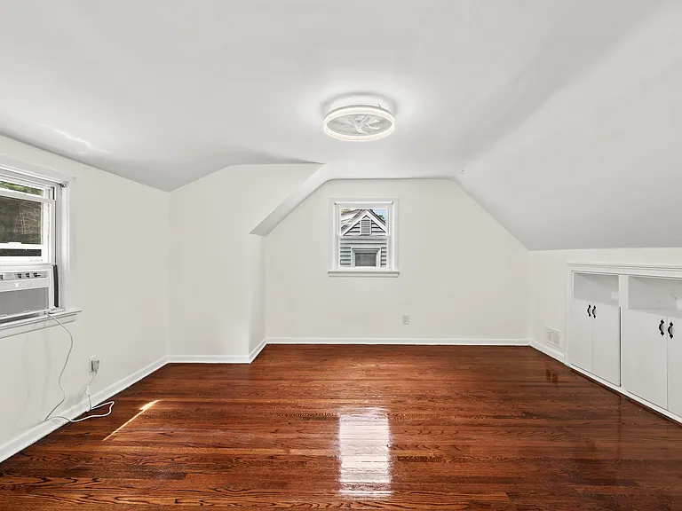 53 Oneida Ave — Photo 16