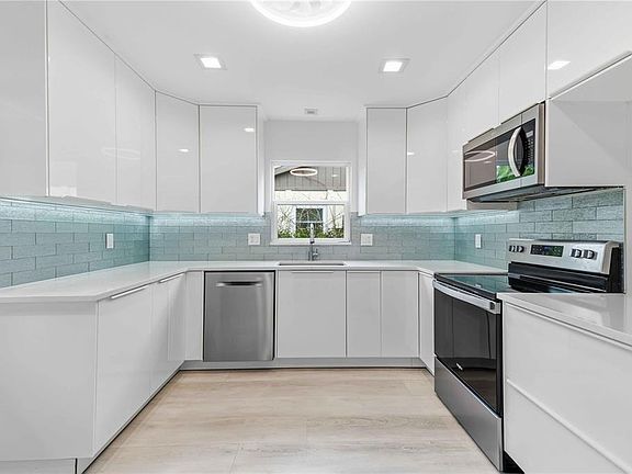 3rd image of 4756 OAK HILL DRIVE #16