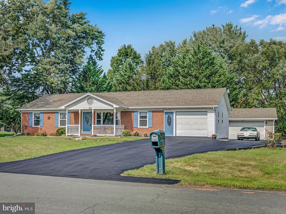 1st image of 210 Essex Cir