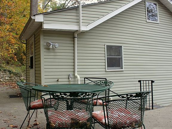 4th image of 190 Lakeside Dr W