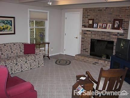 Family Room w/Gas Log Fireplace