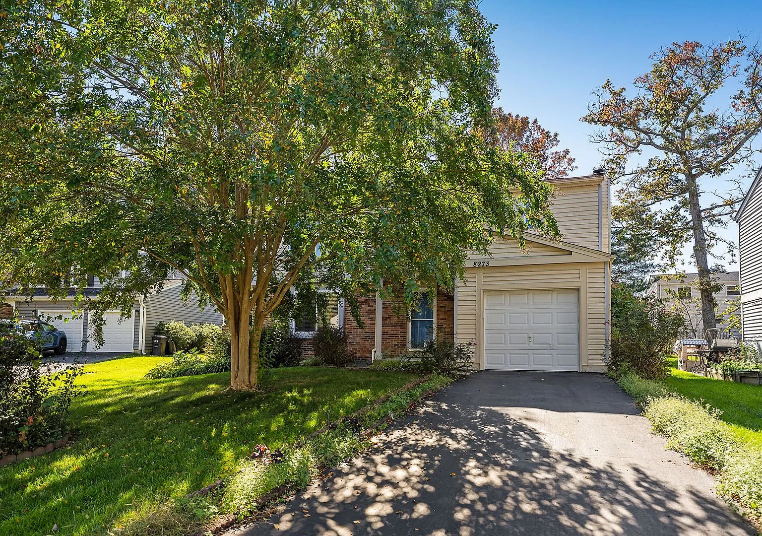 Sunlit Colonial with Fenced Backyard, Deck & Finished Basement in Newington Forest — Photo 2
