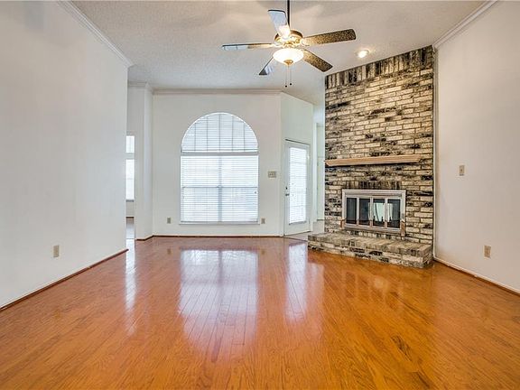 3rd image of 1615 Palisades Dr