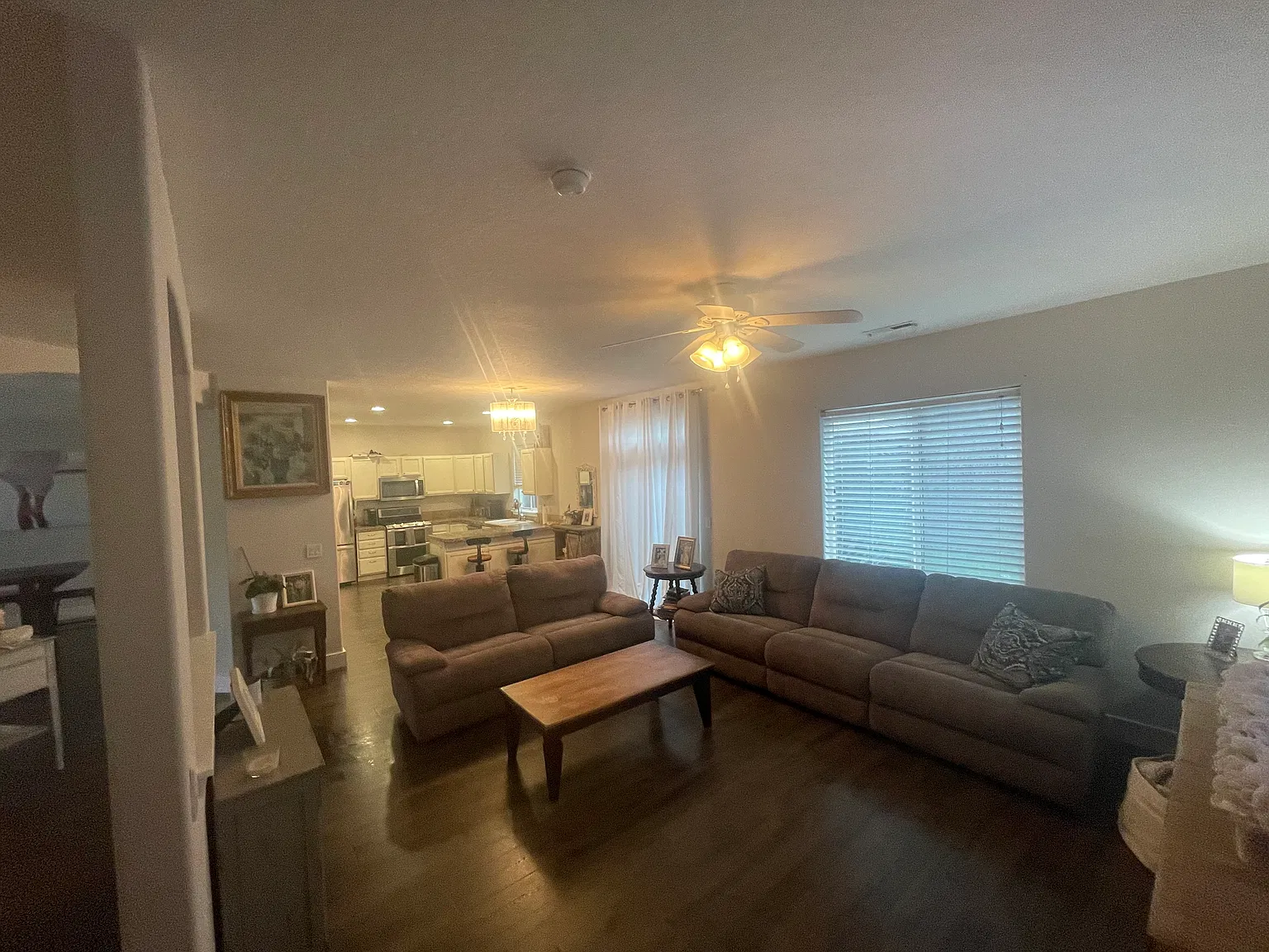 3 bed, 2054 sqft, $3,000 — Photo 2