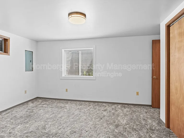 1703 N Walnut Rd — Photo 14
